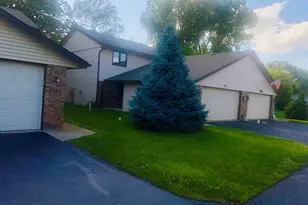 792 Tulip Ln, Rockford, IL 61107 - Photo 1