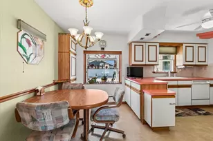 7821 W 73rd Pl, Bridgeview, IL 60455 - Photo 9
