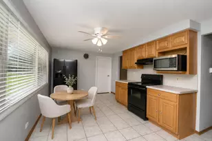 930 Sharon Ln, Schaumburg, IL 60193 - Photo 13