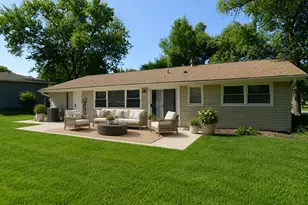 930 Sharon Ln, Schaumburg, IL 60193 - Photo 29
