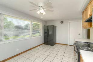 930 Sharon Ln, Schaumburg, IL 60193 - Photo 15