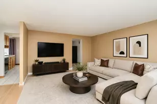 930 Sharon Ln, Schaumburg, IL 60193 - Photo 7