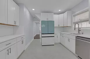 2539 W Morse Ave, Chicago, IL 60645 - Photo 17