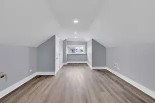 2539 W Morse Ave, Chicago, IL 60645 - Photo 25