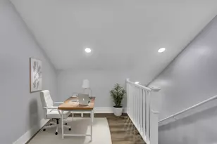 2539 W Morse Ave, Chicago, IL 60645 - Photo 9