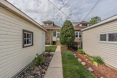 2539 W Morse Avenue, Chicago, IL 60645 - Photo 41