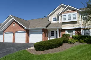 208 Winnsboro Ct, Schaumburg, IL 60193 - Photo 1