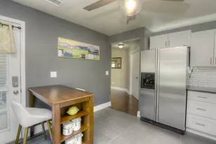 208 Winnsboro Ct, Schaumburg, IL 60193 - Photo 9