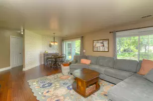 208 Winnsboro Ct, Schaumburg, IL 60193 - Photo 3