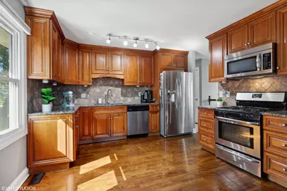 1717 Glen Lake Road, Hoffman Estates, IL 60169 - Photo 5