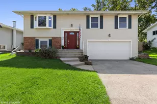 1717 Glen Lake Rd, Hoffman Estates, IL 60169 - Photo 1