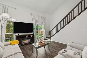 4 Berkshire Ct, Streamwood, IL 60107 - Photo 3