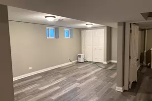 2909 W Howard St, Chicago, IL 60645 - Photo 13