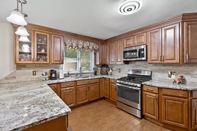 606 Mary Lane, Saint Anne, IL 60964 - Photo 5
