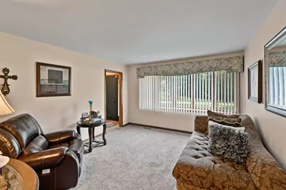 606 Mary Lane, Saint Anne, IL 60964 - Photo 3