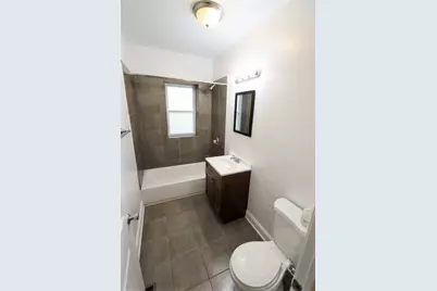 2065 W Jarvis Avenue #2W, Chicago, IL 60645 - Photo 7