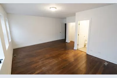 2065 W Jarvis Avenue #2W, Chicago, IL 60645 - Photo 5