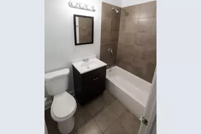 2065 W Jarvis Avenue #2W, Chicago, IL 60645 - Photo 9