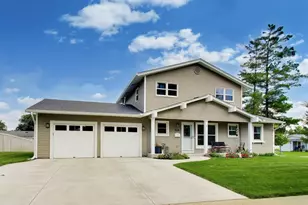 1067 Carpenter Ct, Elk Grove Village, IL 60007 - Photo 3