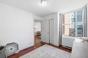 525 W Hawthorne Pl, Chicago, IL 60657 - Photo 11