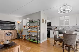 1460 Fairlane Dr, Schaumburg, IL 60193 - Photo 7