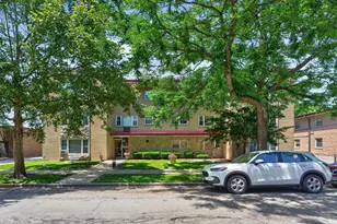 415 S Maple Ave, Oak Park, IL 60302 - Photo 1