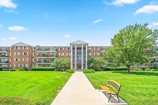 1060 N Farnsworth Ave, Aurora, IL 60505 - Photo 1