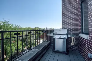 2211 W Roscoe St, Chicago, IL 60618 - Photo 11