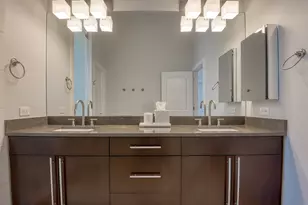 2211 W Roscoe St, Chicago, IL 60618 - Photo 21