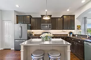 545 Autumn Cir, Pingree Grove, IL 60140 - Photo 5
