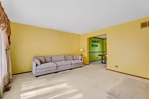 330 Elmwood Ln, Bloomingdale, IL 60108 - Photo 7