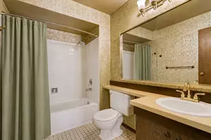 330 Elmwood Ln, Bloomingdale, IL 60108 - Photo 15