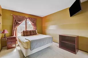 330 Elmwood Ln, Bloomingdale, IL 60108 - Photo 11