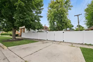 2100 S 10th Ave, Maywood, IL 60153 - Photo 23