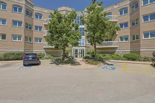 170 Manchester Dr, Buffalo Grove, IL 60089 - Photo 1