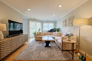 170 Manchester Dr, Buffalo Grove, IL 60089 - Photo 3