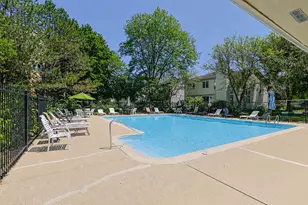 170 Manchester Dr, Buffalo Grove, IL 60089 - Photo 25