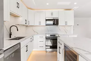 1030 N State St, Chicago, IL 60610 - Photo 11