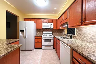 119 Saratoga Ct, Vernon Hills, IL 60061 - Photo 7