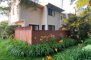 119 Saratoga Ct, Vernon Hills, IL 60061 - Photo 3