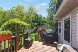 1080 Victoria Dr, Fox River Grove, IL 60021 - Photo 9