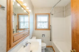 319 N Lord Ave, Carpentersville, IL 60110 - Photo 17