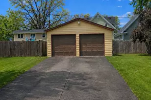319 N Lord Ave, Carpentersville, IL 60110 - Photo 3
