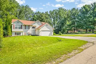 212 Rochester Rd, Poplar Grove, IL 61065 - Photo 3