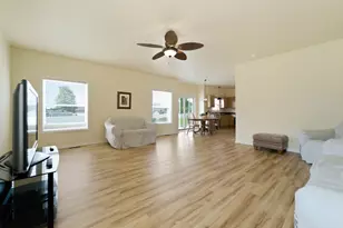 526 Gipp Dr, Manteno, IL 60950 - Photo 5