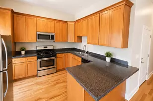 3927 N Clarendon Ave, Chicago, IL 60613 - Photo 3