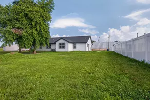 902 W South St, Lexington, IL 61753 - Photo 37