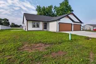 902 W South St, Lexington, IL 61753 - Photo 3