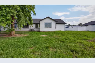 902 W South Street, Lexington, IL 61753 - Photo 39