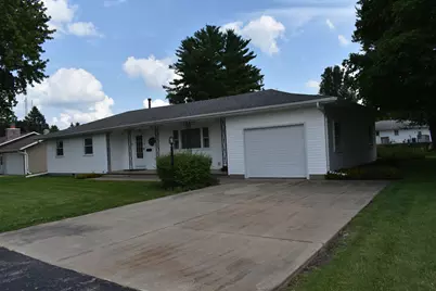301 E Ririe Place, Flanagan, IL 61740 - Photo 1